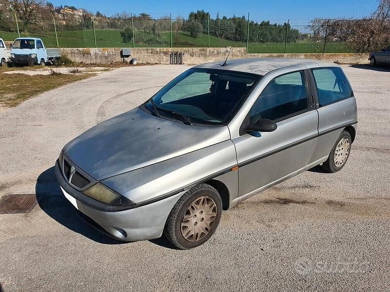 Usata Lancia Ypsilon 60 CV (44 kW) 1999 Grigio Utilitaria