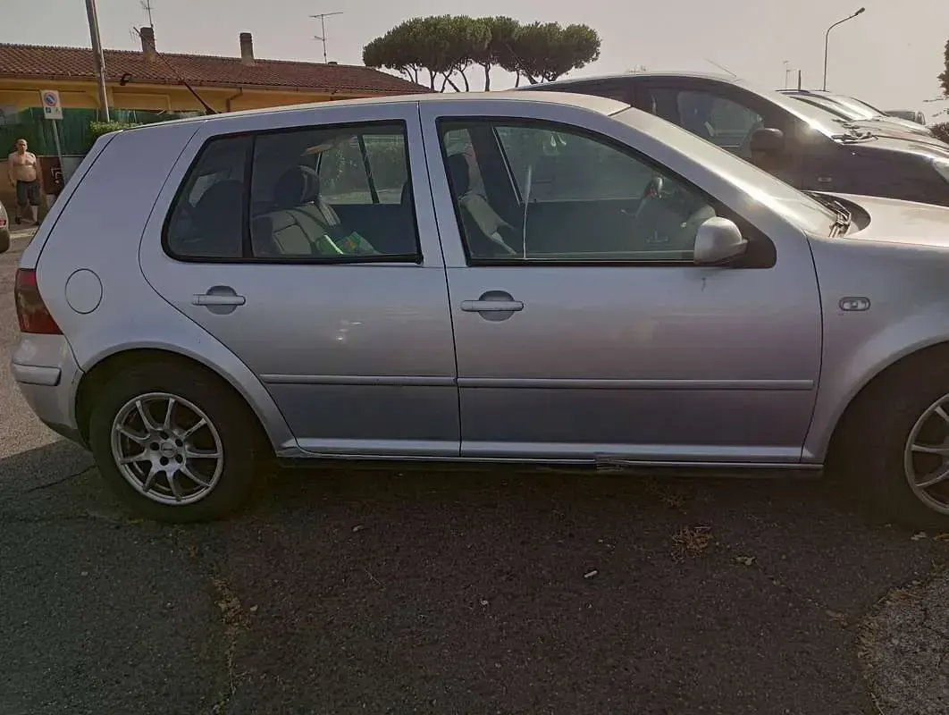 Usata VW Golf IV Highline 150 CV (110 kW) 2002 Argento Berlina