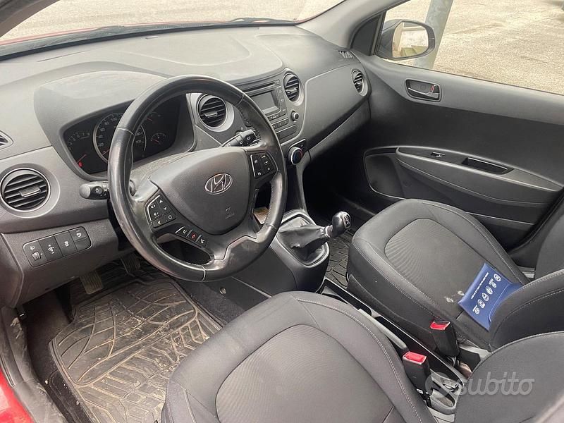 Usata Hyundai i10 Edition 67 CV (49 kW) 2015 Rosso Utilitaria