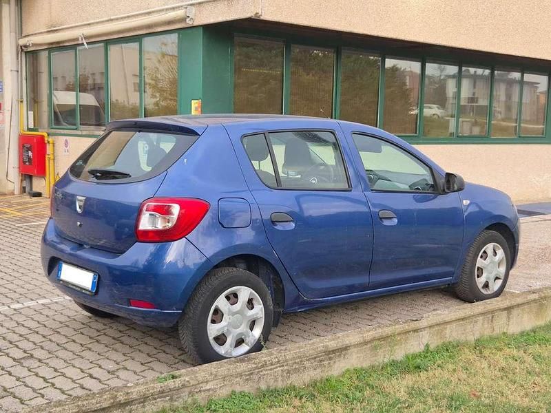 Usata Dacia Sandero Ambiance 75 CV (55 kW) 2013 Blu/azzurro Berlina