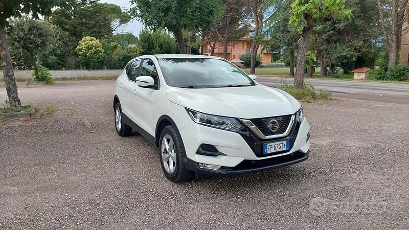 Bianco Usata 2018 Nissan Qashqai SUV | 15.000 € (Buon prezzo) - Immagine 1/4