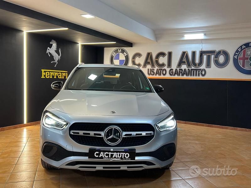 Usata Mercedes GLA180 116 CV (85 kW) 2022 Grigio SUV
