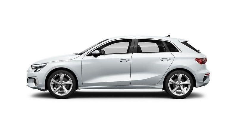Begagnad Audi A3 Sportback Advanced 150 HK (110 kW) 2023 Vit Halvkombi