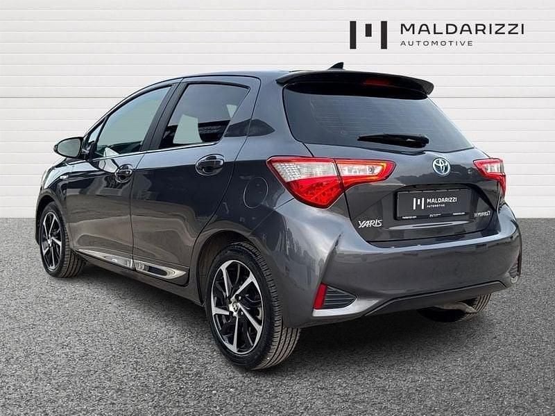 Usata Toyota Yaris Hybrid Style 101 CV (74 kW) 2019 Grigio Berlina