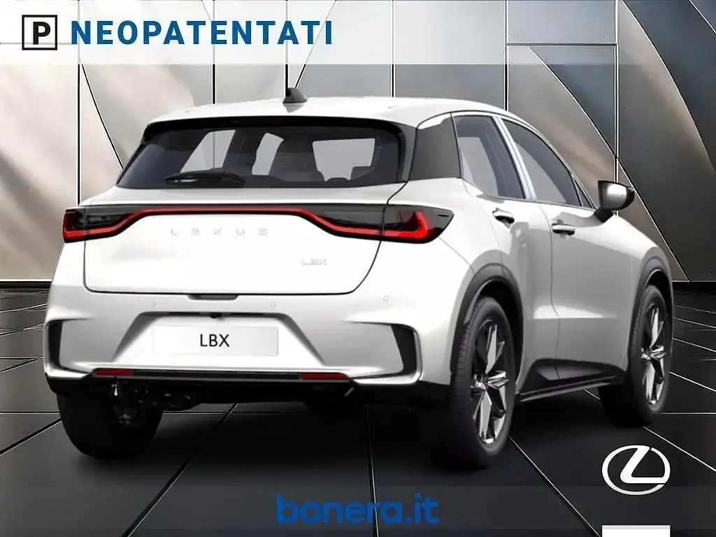Nuova Lexus LBX 136 CV (100 kW) 2026 Bianco SUV