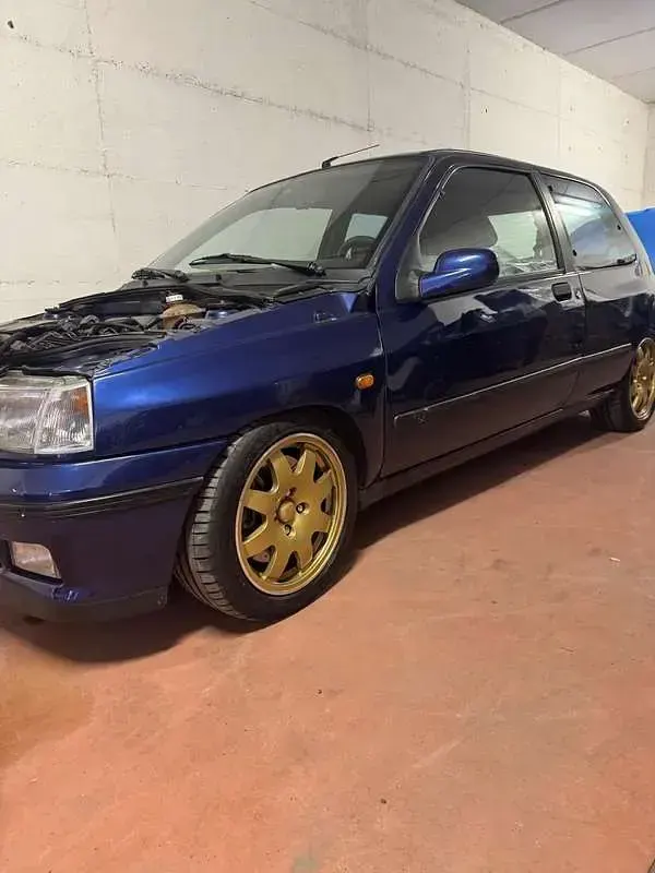 Usata Renault Clio 147 CV (108 kW) 1995 Utilitaria