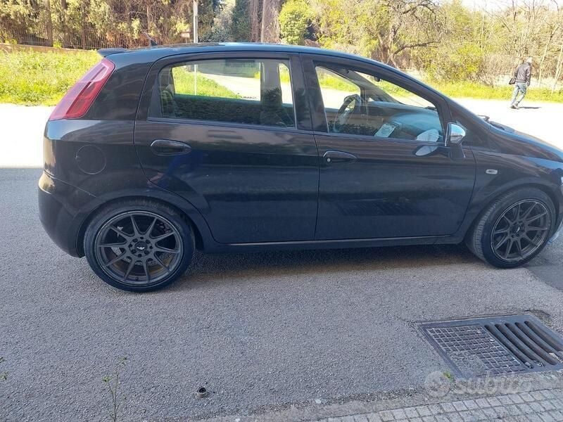 Usata Fiat Punto 90 CV (66 kW) 2010 Nero Utilitaria