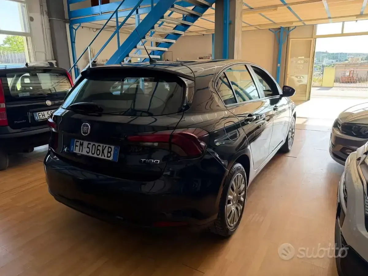 Usata Fiat Tipo Business 95 CV (69 kW) 2017 Blu Berlina