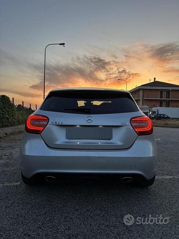 Usata Mercedes A200 156 CV (114 kW) 2012 Grigio Berlina