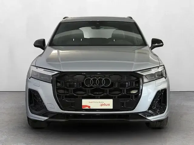 Usata Audi Q7 S-Line 286 CV (210 kW) 2024 Grigio satellite metallizzato SUV