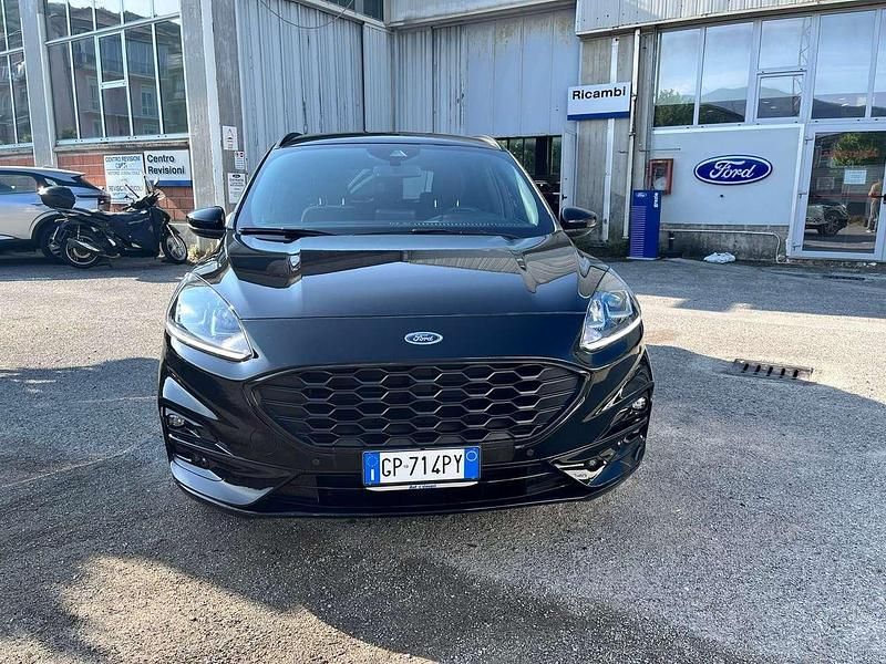Usata Ford Kuga ST-Line 152 CV (111 kW) 2023 Agate black SUV