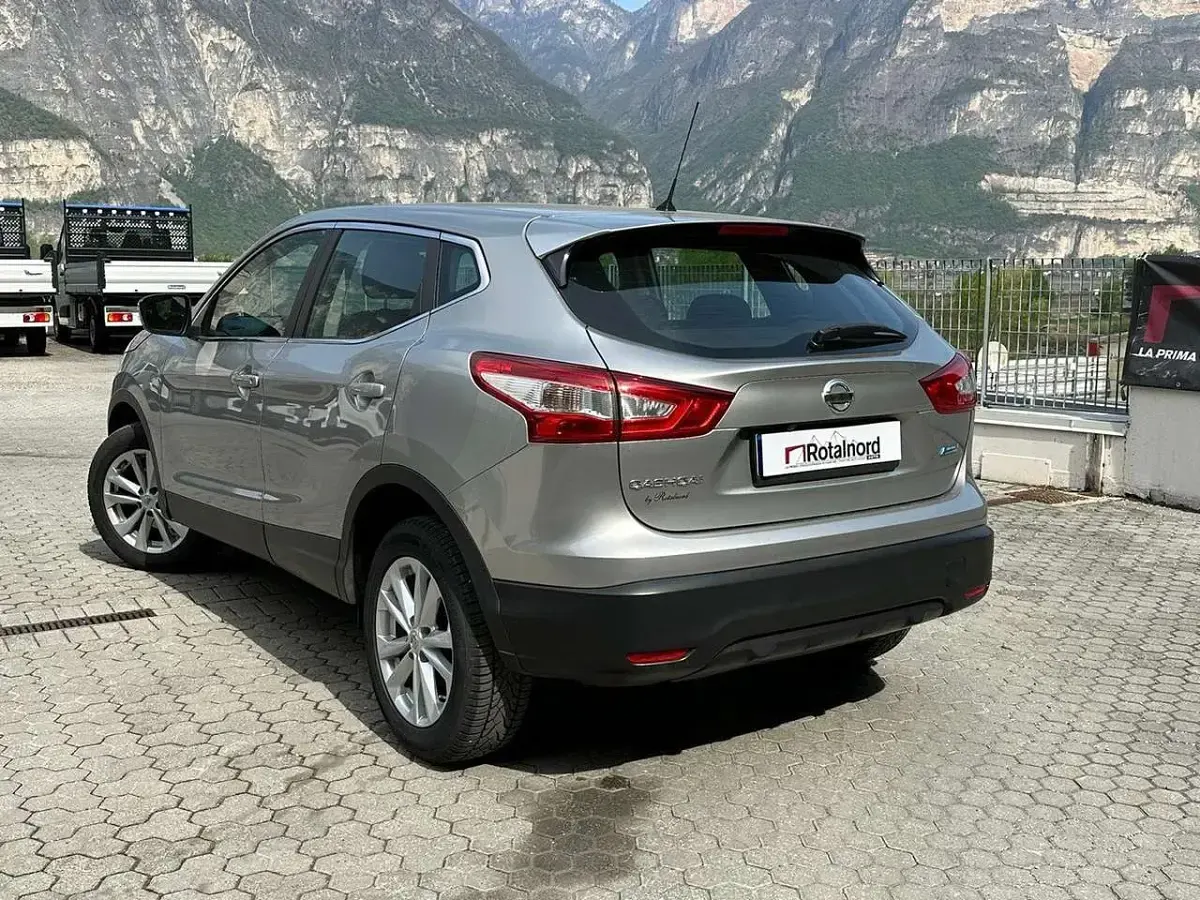 Gebraucht Nissan Qashqai 110 PS (80 kW) 2015 Silber SUV