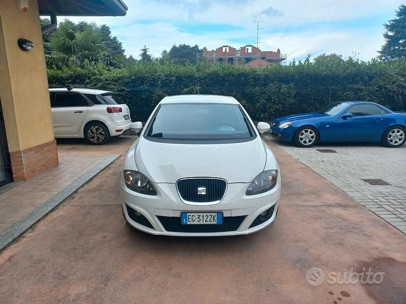 Usata Seat Leon Style 105 CV (77 kW) 2011 Bianco Berlina