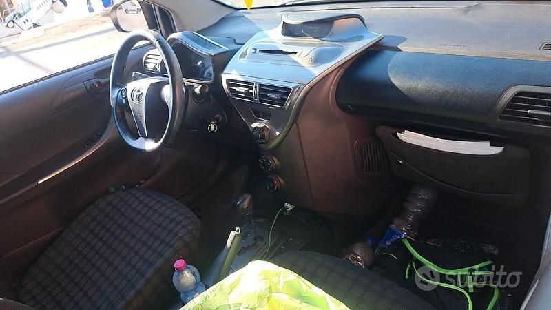 Usata Toyota iQ 98 CV (72 kW) 2009 Bianco Utilitaria