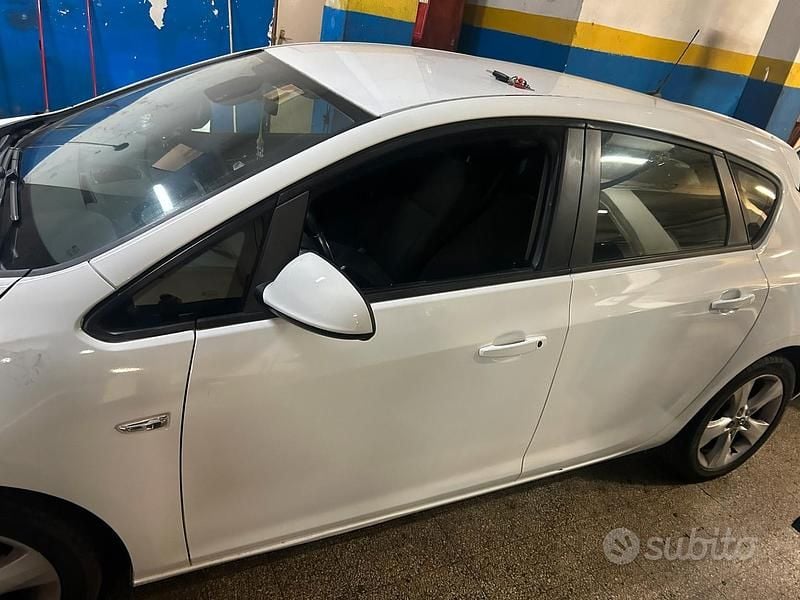 Usata Opel Astra 2012 Bianco Berlina