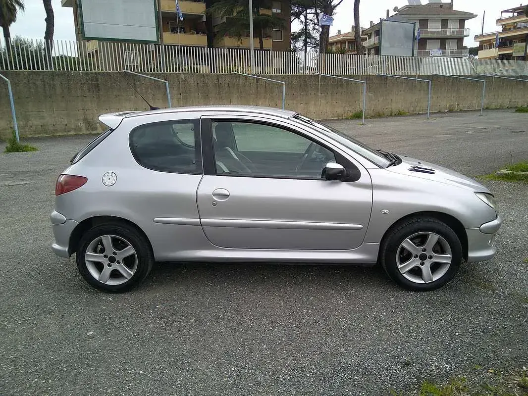 Usata Peugeot 206 88 CV (64 kW) 2006 Argento Berlina