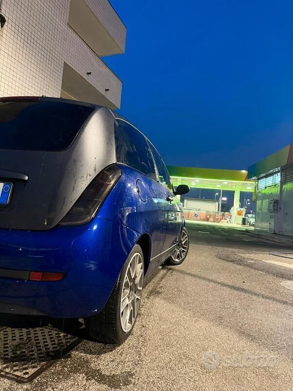 Usata Lancia Ypsilon 95 CV (69 kW) 2011 Blu Utilitaria