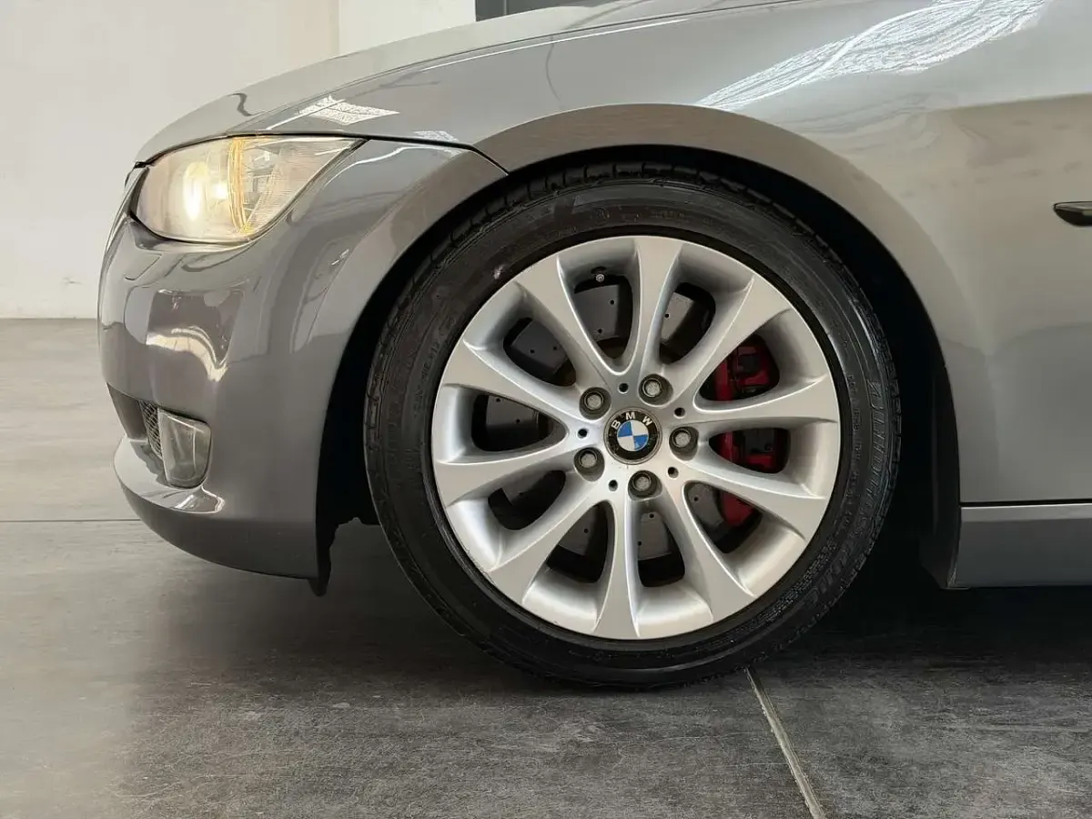 Begagnad BMW 335 306 HK (225 kW) 2007 Grå Sportkupé