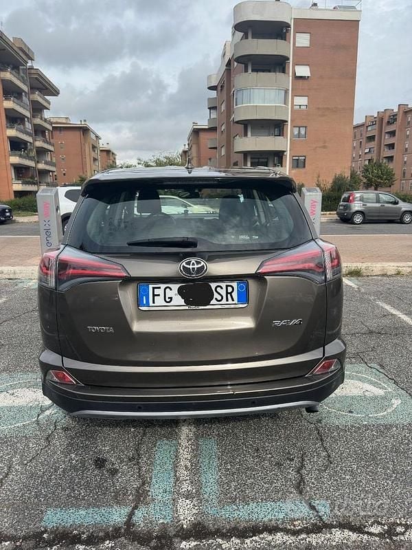 Usata Toyota RAV4 Style 143 CV (105 kW) 2016 Marrone SUV