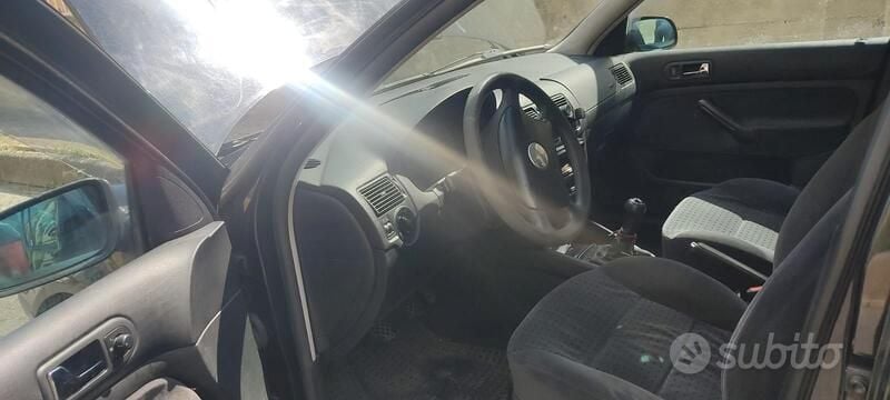 Usata VW Golf IV 105 CV (77 kW) 2000 Nero Utilitaria