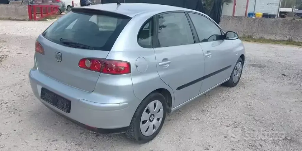 Usata Seat Ibiza 75 CV (55 kW) 2004 Grigio Utilitaria