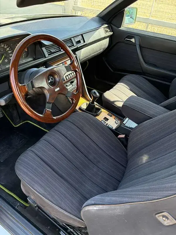 Usata Mercedes 300 181 CV (133 kW) 1989 Argento Coupé