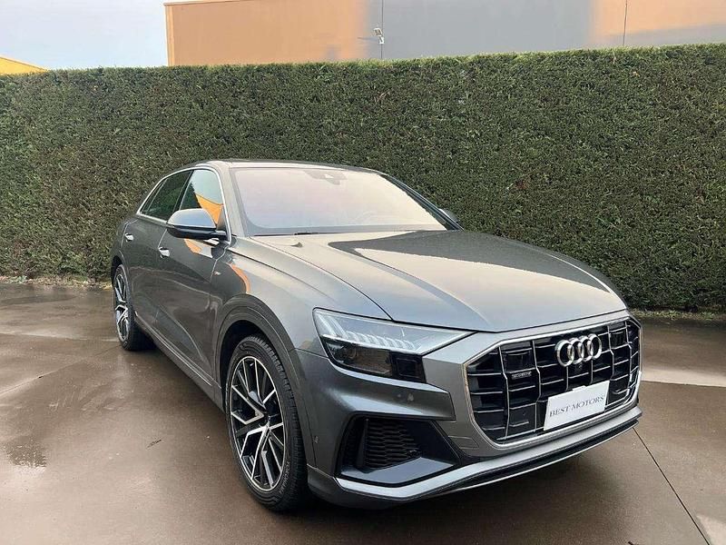 Usata Audi Q8 286 CV (210 kW) 2018 Grigio scuro SUV