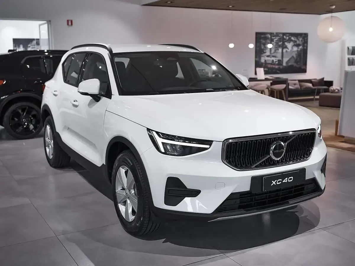 Nuova Volvo XC40 163 CV (119 kW) 2026 Bianco SUV