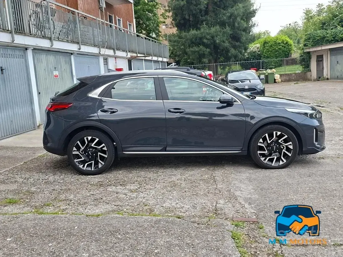 Usado Kia XCeed 136 CV (100 kW) 2023 Gris SUV