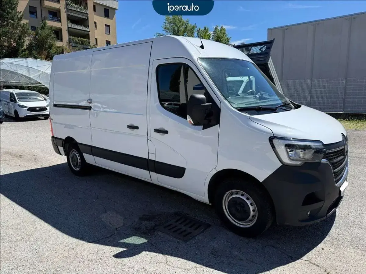 Usata Renault Master 150 CV (110 kW) 2024 Bianco Monovolume