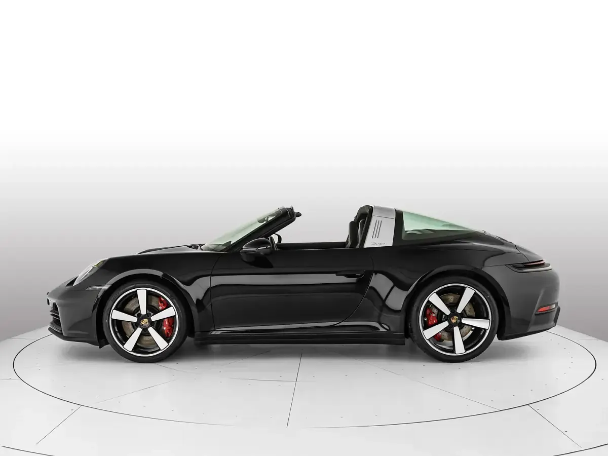 Nuova Porsche 911 480 CV (353 kW) 2026 Nero jet metallizzato/capote nera Cabrio