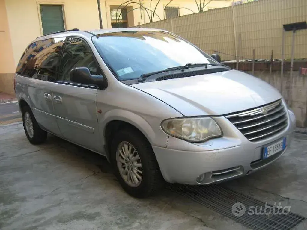 Usata Chrysler Voyager 143 CV (105 kW) 2005 Monovolume