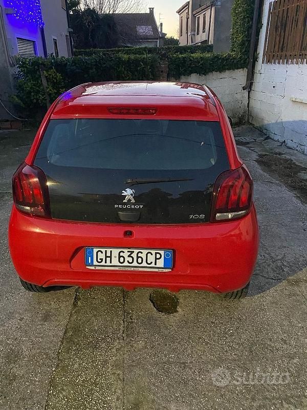 Usata Peugeot 108 72 CV (52 kW) 2021 Rosso Utilitaria