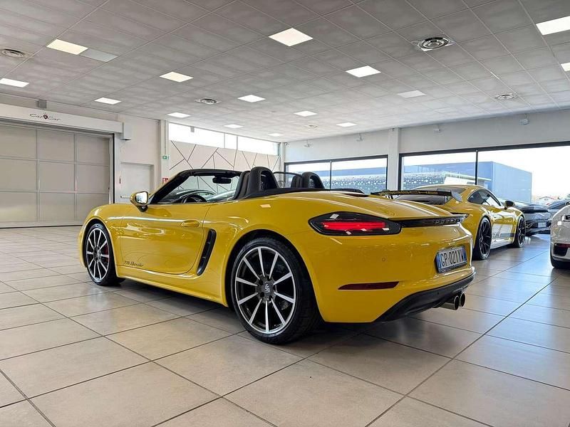 Usata Porsche 718 Boxster 299 CV (219 kW) 2018 Giallo Cabrio
