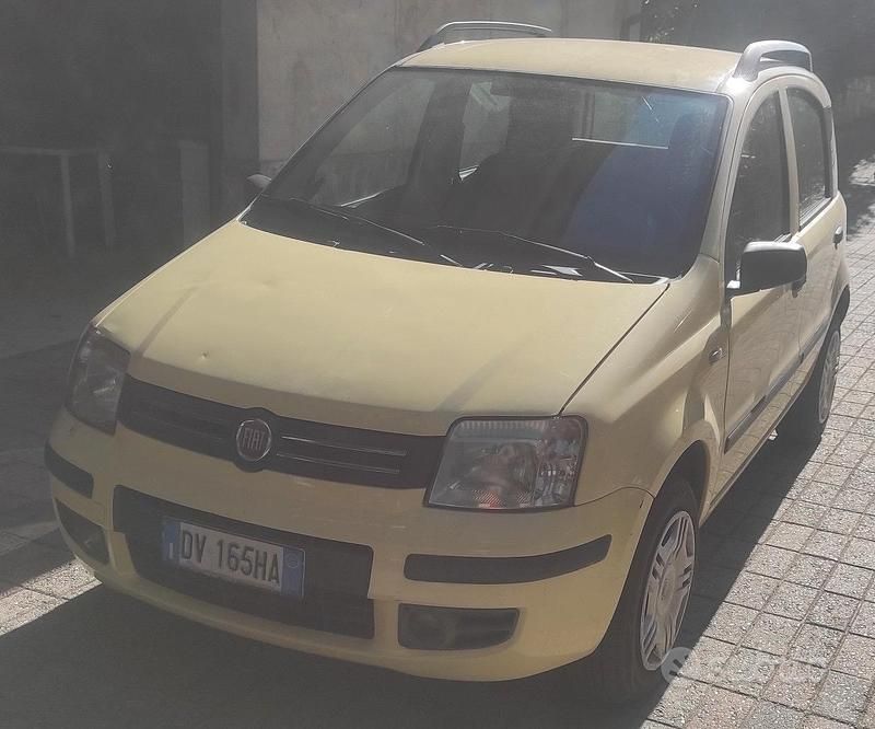 Giallo Usata 2009 Fiat Panda Tre volumi | 2850 € (Ottimo prezzo) - Immagine 1/4