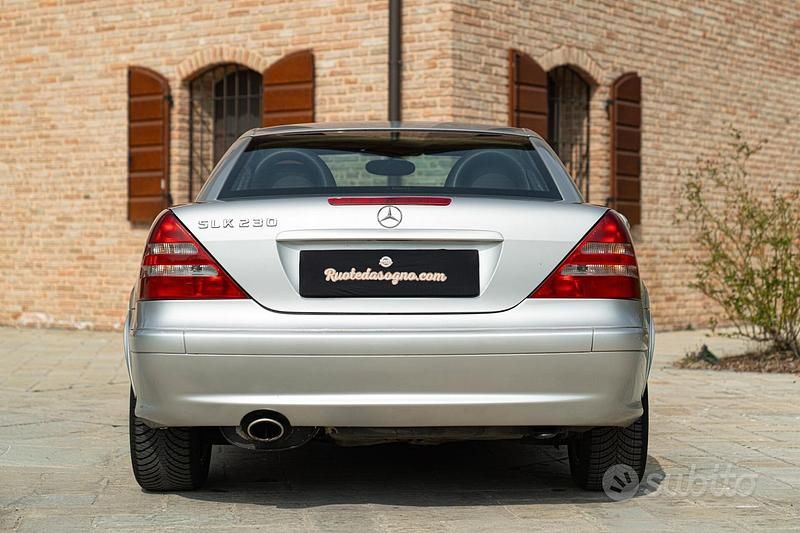 Usata Mercedes SLK230 268 CV (197 kW) 2002 Grigio Cabrio
