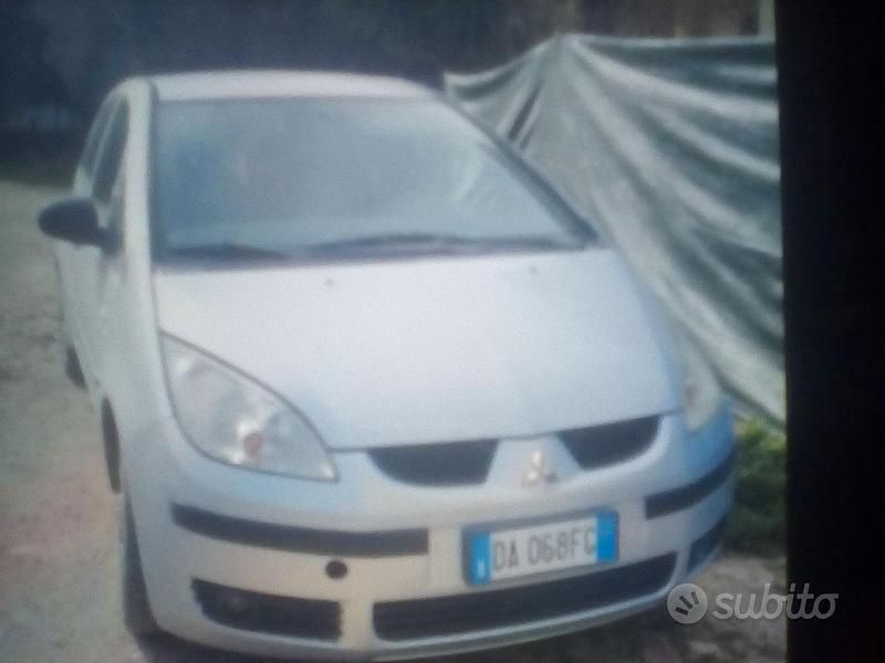 Usata Mitsubishi Colt 95 CV (69 kW) 2006 Grigio Monovolume
