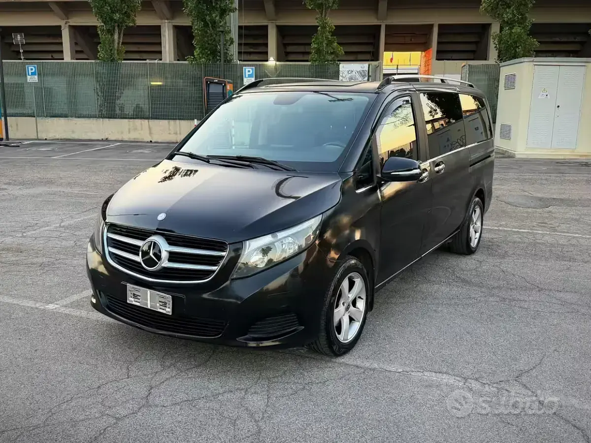 Usata Mercedes V220 Executive 163 CV (119 kW) 2015 Nero Monovolume