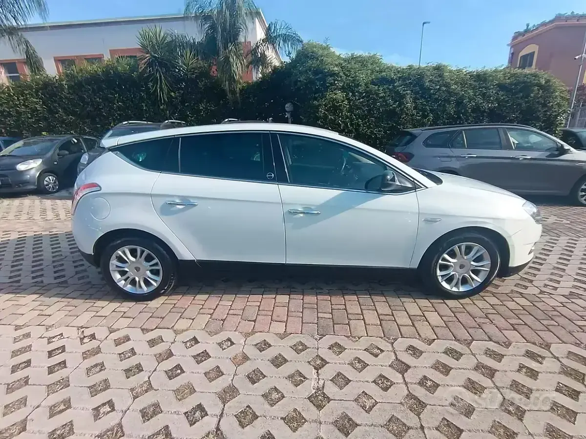 Usata Lancia Delta Silver 120 CV (88 kW) 2013 Bianco Utilitaria