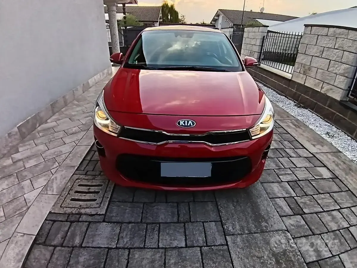 Usata Kia Rio 101 CV (74 kW) 2018 Rosso Berlina