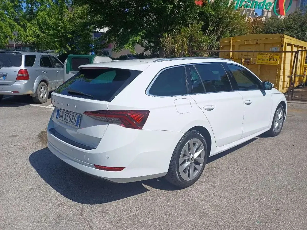 Usata Skoda Octavia Style 150 CV (110 kW) 2023 Bianco Station wagon