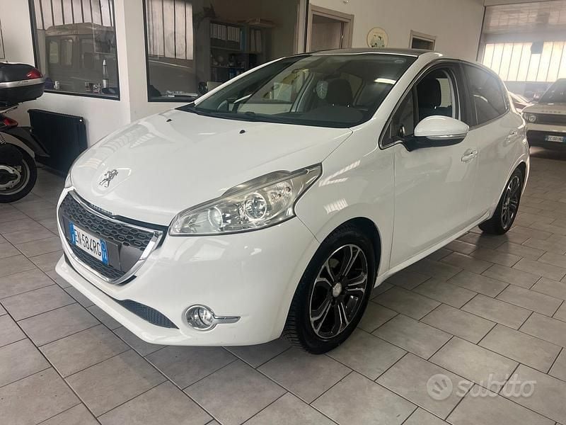 Usata Peugeot 208 Active 82 CV (60 kW) 2012 Bianco Utilitaria