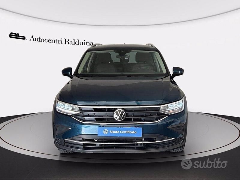 Usata VW Tiguan Life 320 CV (235 kW) 2023 Nightshade metalizzato blu SUV