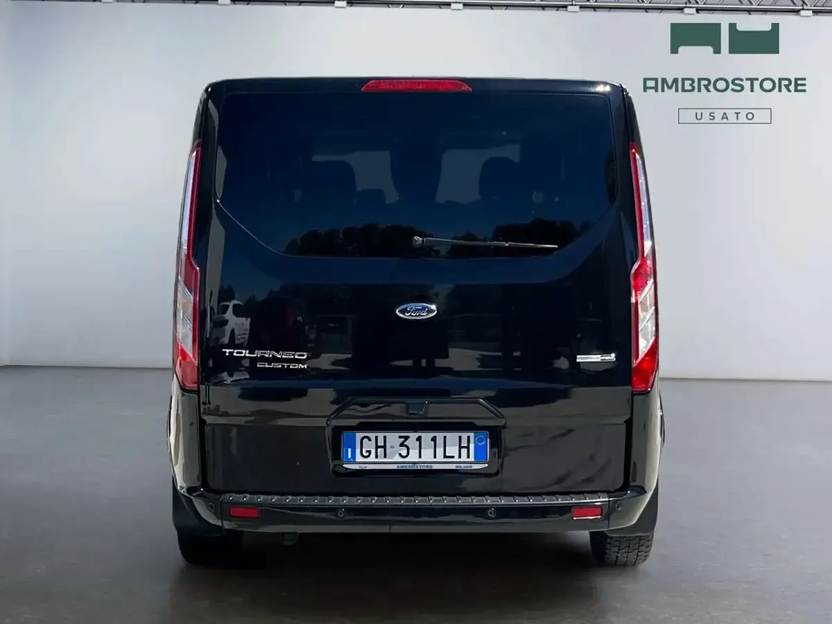 Usata Ford Tourneo Custom 185 CV (136 kW) 2022 Nero met Furgone