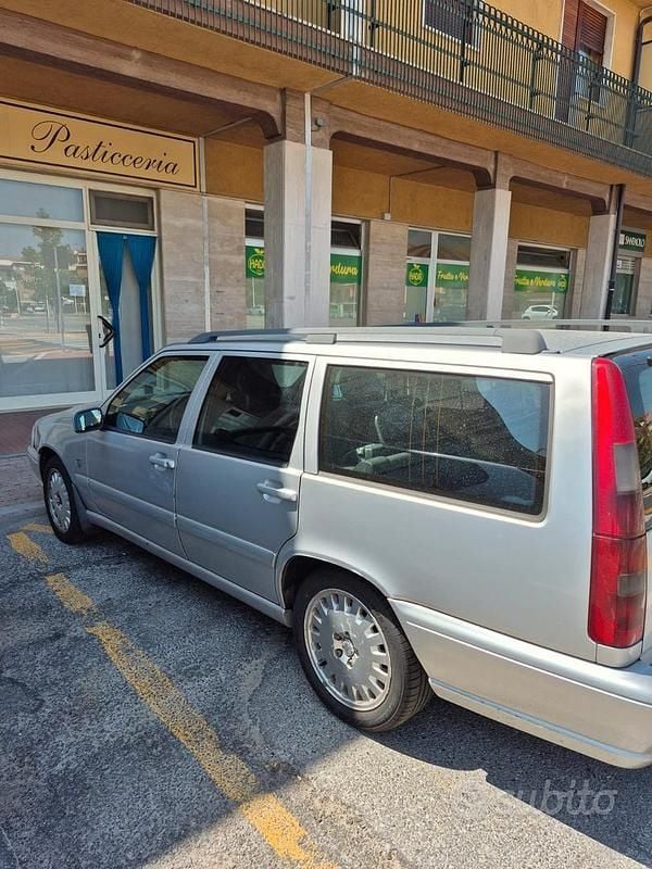 Usata Volvo V70 1999 Giallo Station wagon