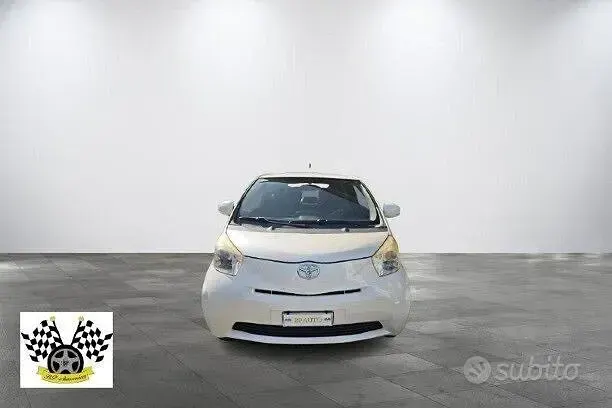 Usata Toyota iQ 68 CV (50 kW) 2010 Bianco Utilitaria