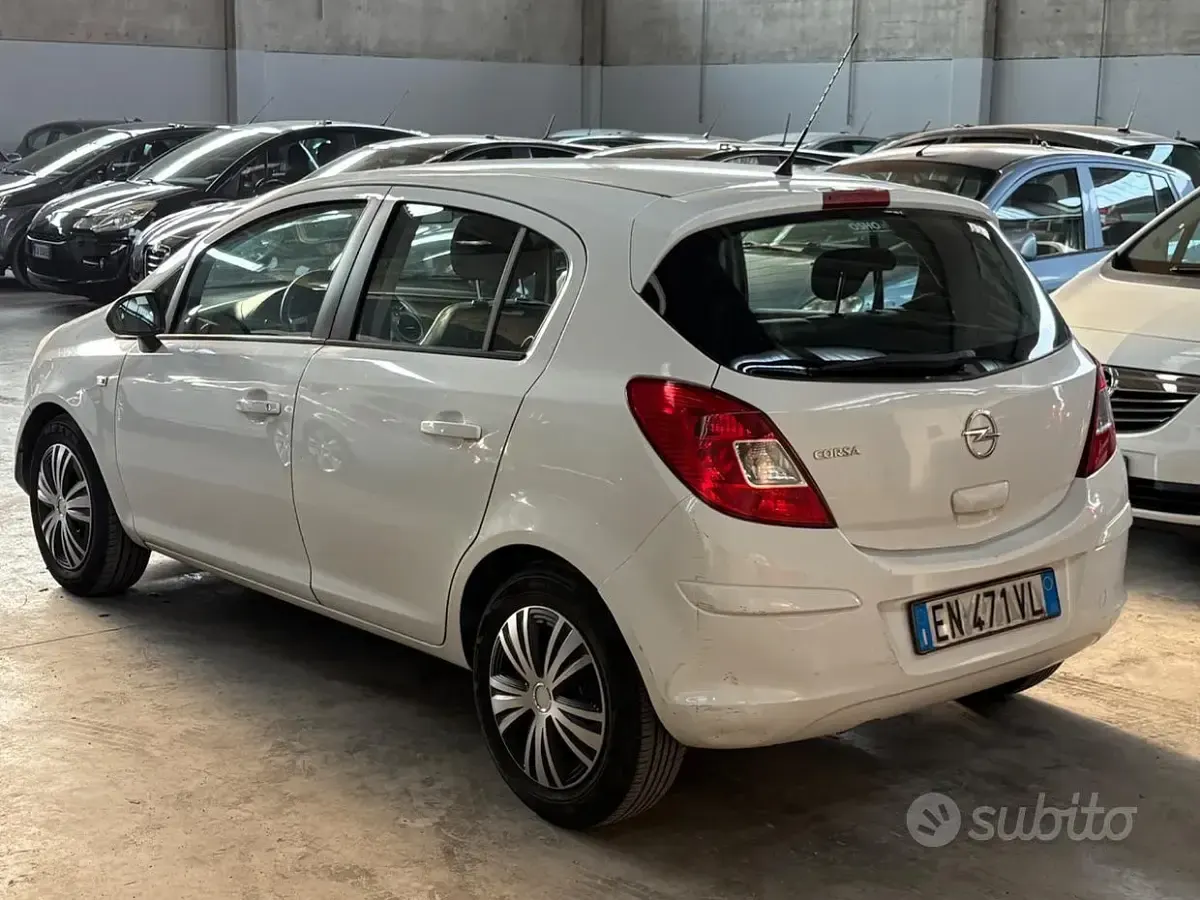 Usata Opel Corsa Edition 86 CV (63 kW) 2013 Bianco Utilitaria