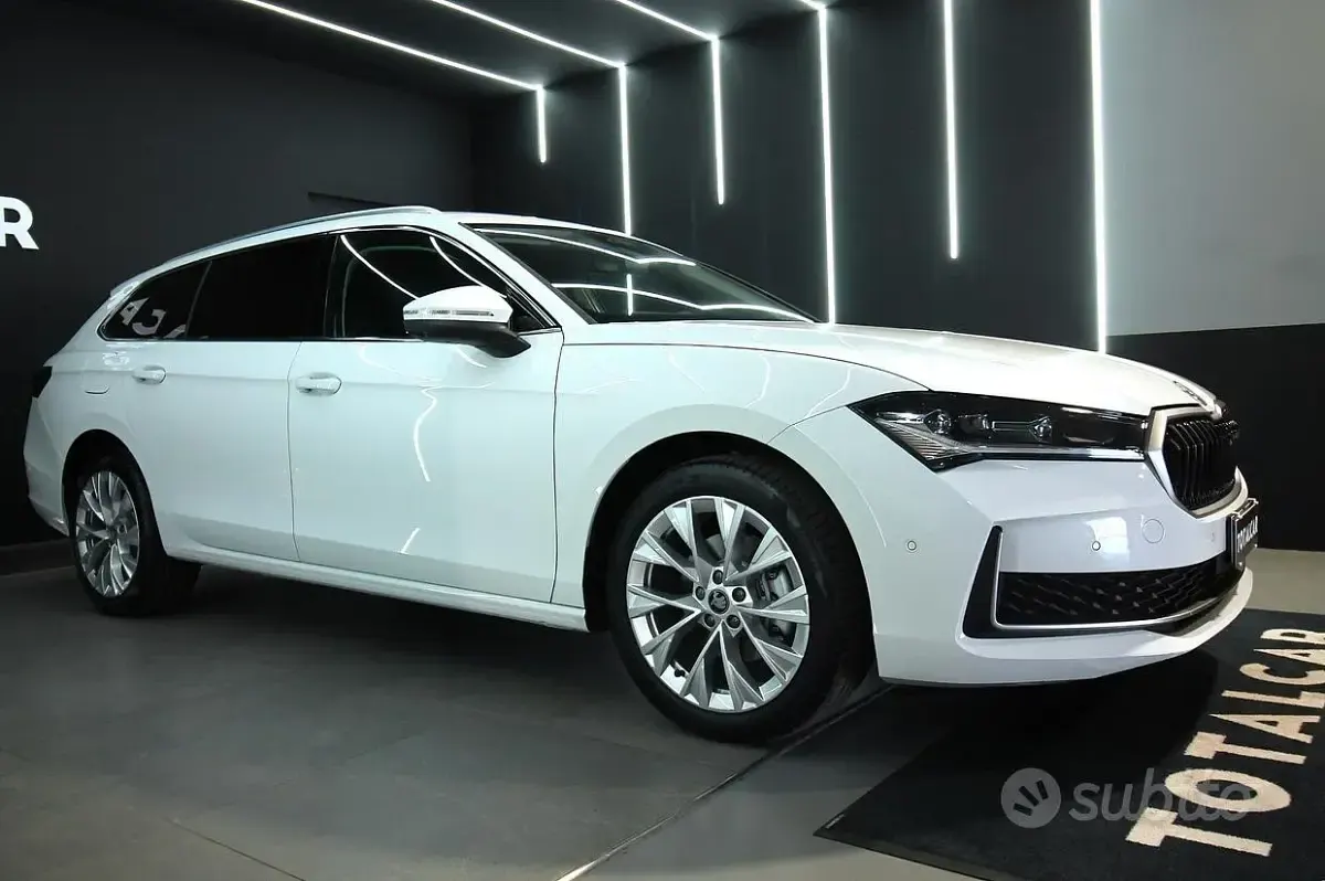 Nuova Skoda Superb Style 150 CV (110 kW) 2026 Bianco Station wagon
