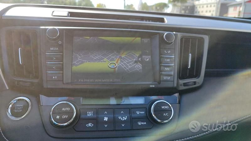 Usata Toyota RAV4 143 CV (105 kW) 2017 Bianco SUV