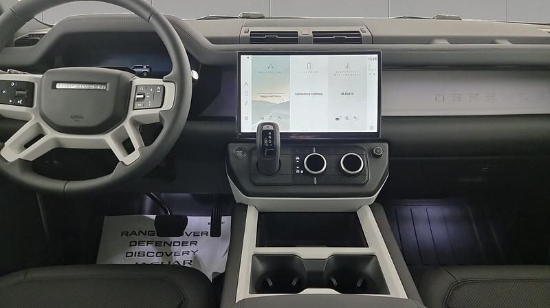 Nuova Land Rover Defender SE Dynamic 200 CV (147 kW) 2025 Borasco grey SUV